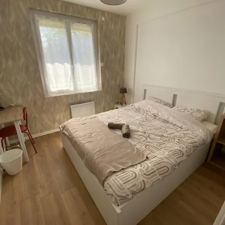 Domaine Familial- 3 Privatifs- 13 Pers- Jardin Et Parking Gratuit Ferienhaus Poitiers